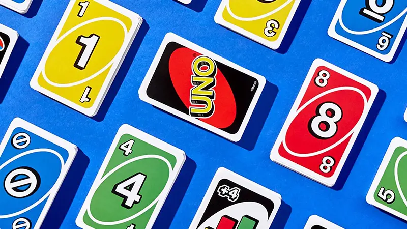 uno stalo žaidimas - spalvotos kortos